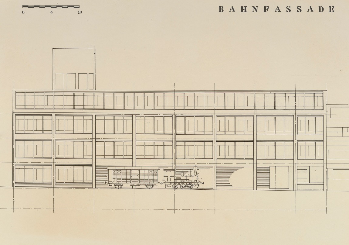 Plan der Fassade von der Bahnseite aus gesehen, um 1964. (Archiv Schwald Fenster AG)